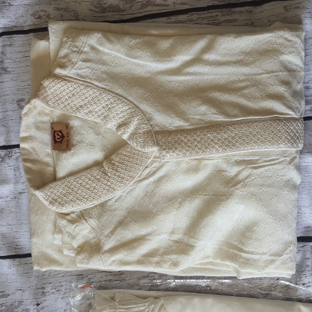 Manyavar Stylish Casual Silk Blend Full Sleeves Kurta Set for Men